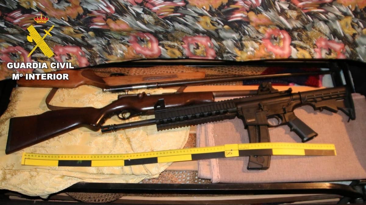 Arnas de fuego incautadas en la ‘Operación Areeiras’ en el Órbigo.