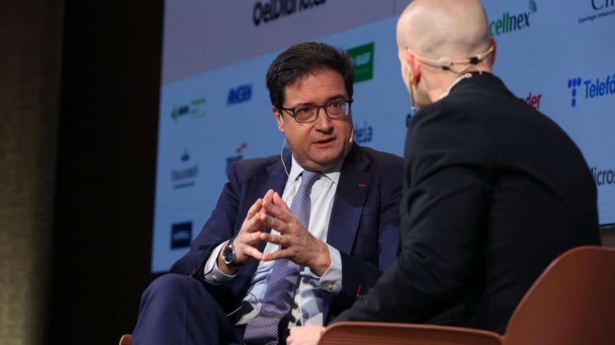 Óscar López anuncia que la jornada de 35 horas a los funcionarios del Estado se aplicará a partir de abril