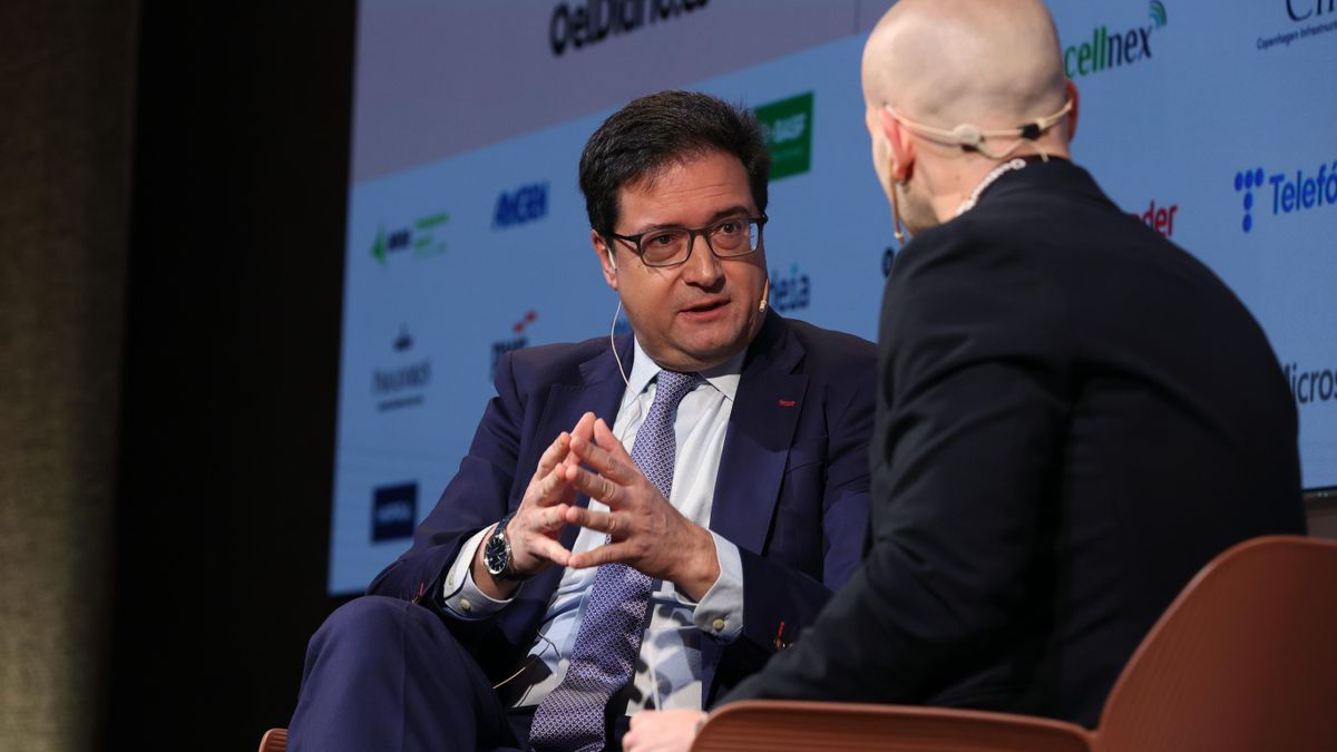 Óscar López anuncia que la jornada de 35 horas a los funcionarios del Estado se aplicará a partir de abril