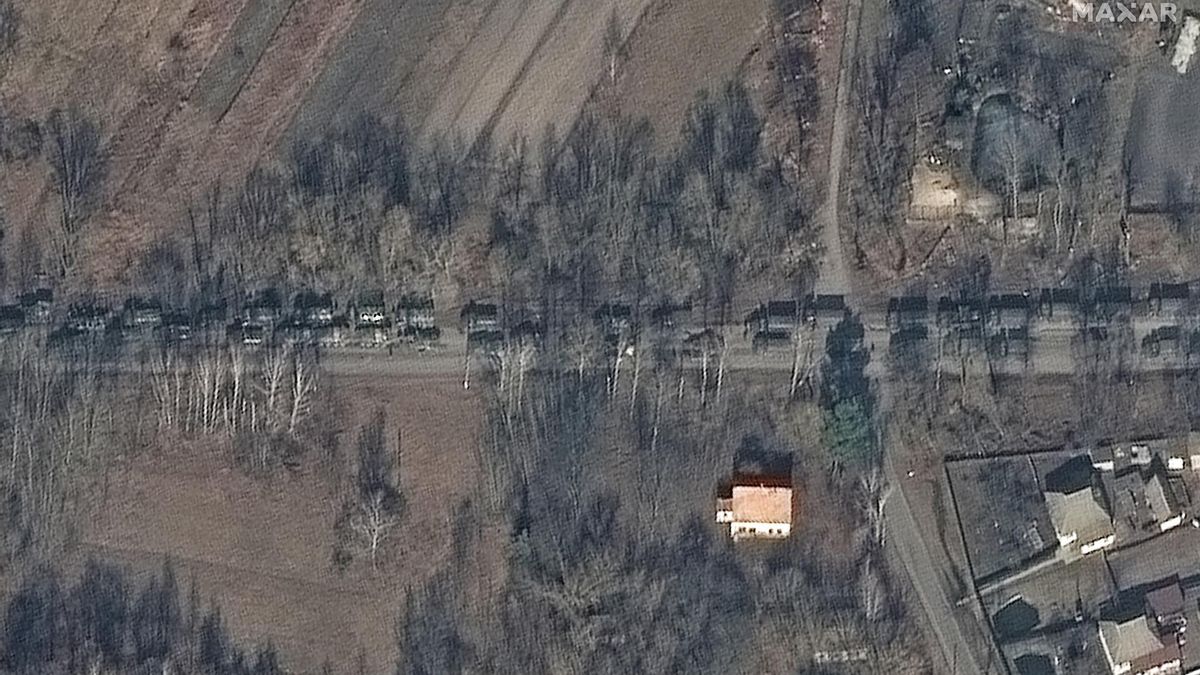 FOTOS | Imágenes de satélite muestran el gran despliegue de tanques rusos avanzando hacia Kiev