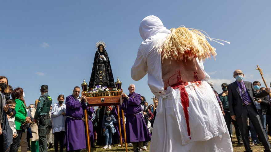 Hasta 1.100 golpes y 12 pinchazos: La Rioja mantiene vivo el único rito de flagelación de España, reservado solo para hombres