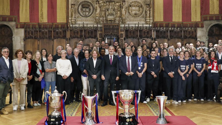 Collboni se disculpa con Putellas tras su gesto con la camiseta: “El protagonismo debe ser para unas mujeres que hacen historia”