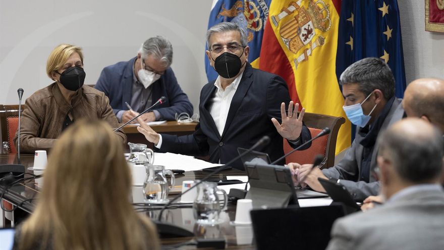 El consejero de Hacienda de Canarias defiende intervenir los resultados de empresas para bajar la inflación