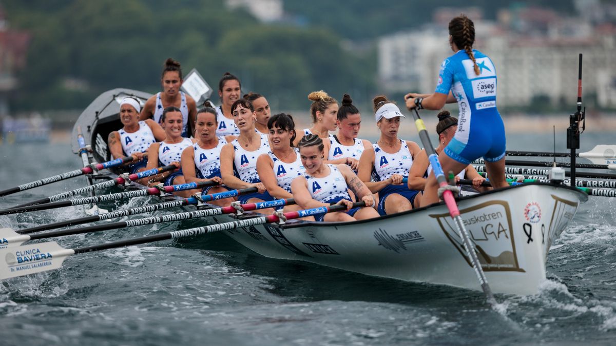 El remo femenino escribe su leyenda en las paladas de Donostia Arraun Lagunak