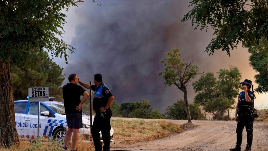 El incendio de Ávila evoluciona favorablemente, aunque se mantiene el desalojo de vecinos