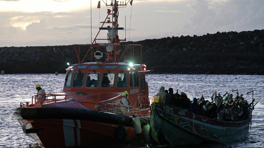 Un cuarto cayuco eleva a más de 400 las personas llegadas a El Hierro este jueves