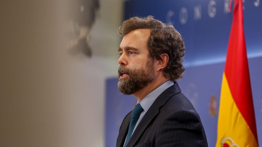 El portavoz de Vox en el Congreso, Iván Espinosa de los Monteros, interviene en una rueda de prensa posterior a la Junta de Portavoces en el Congreso de los Diputados, en Madrid (España), a 9 de marzo de 2021.