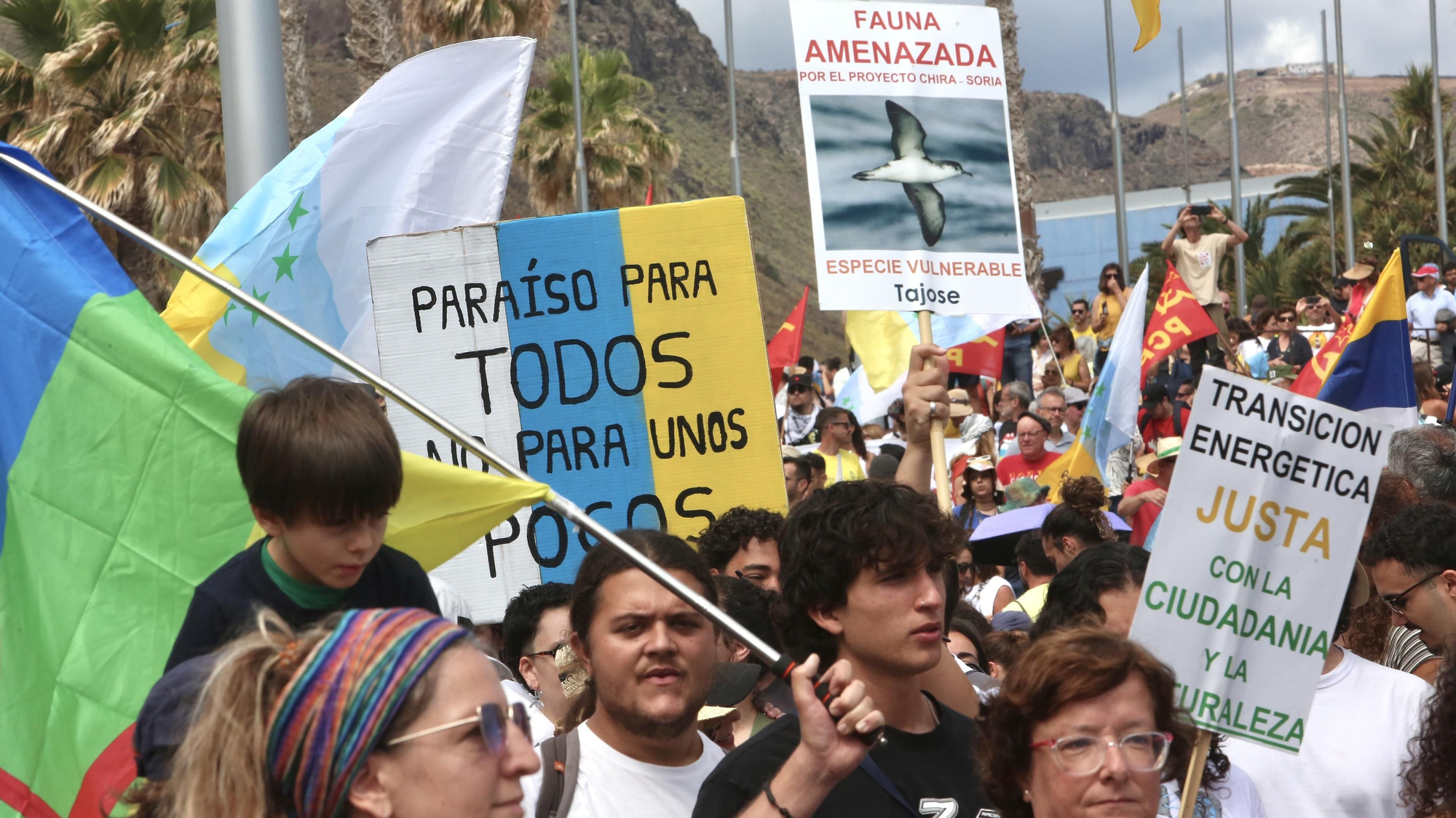 Manifestación en Gran Canaria bajo el lema 'Canarias tiene un límite'