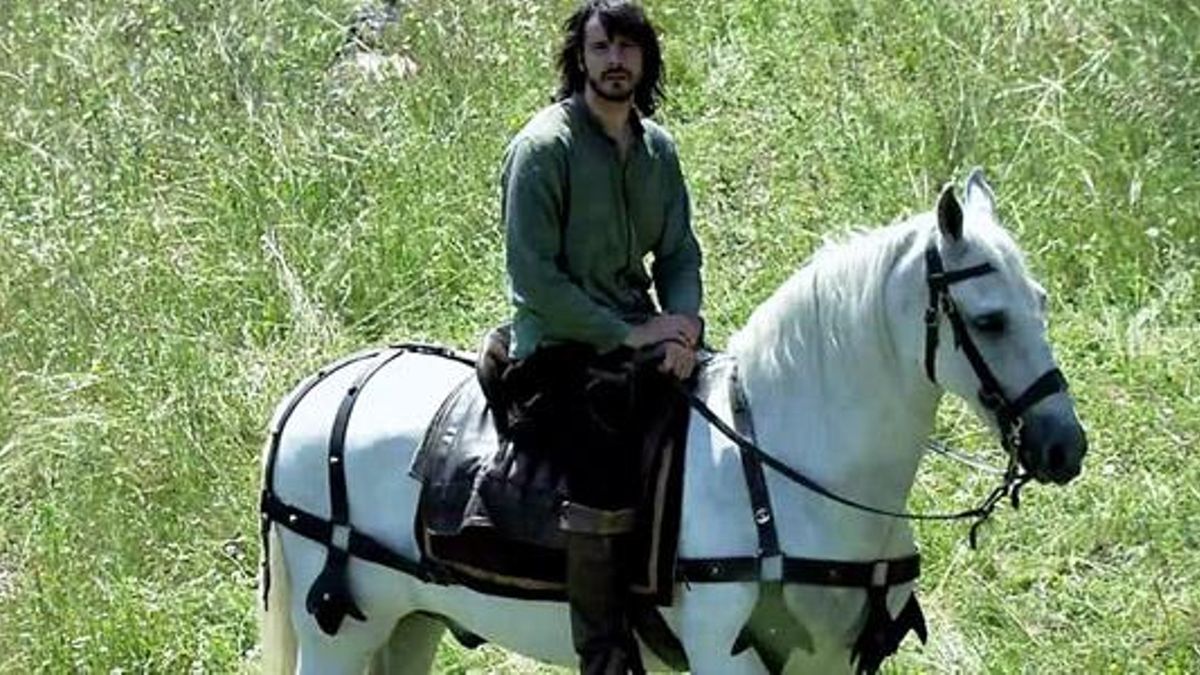 Globomedia desmiente que el caballo de 'Águila Roja' haya muerto de hambre