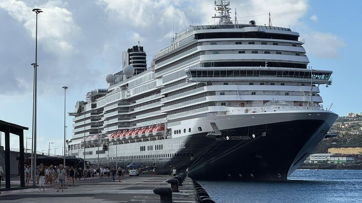 La primera escala del  ‘Nieuw Statendam’ inaugura  la temporada de cruceros en el Puerto de Santa Cruz de La Palma