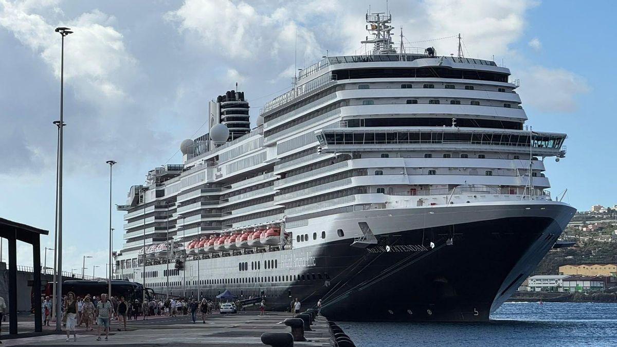 La primera escala del  ‘Nieuw Statendam’ inaugura  la temporada de cruceros en el Puerto de Santa Cruz de La Palma