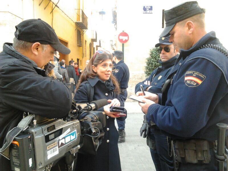 Los trabajadores de Nou se identifican ante la policía