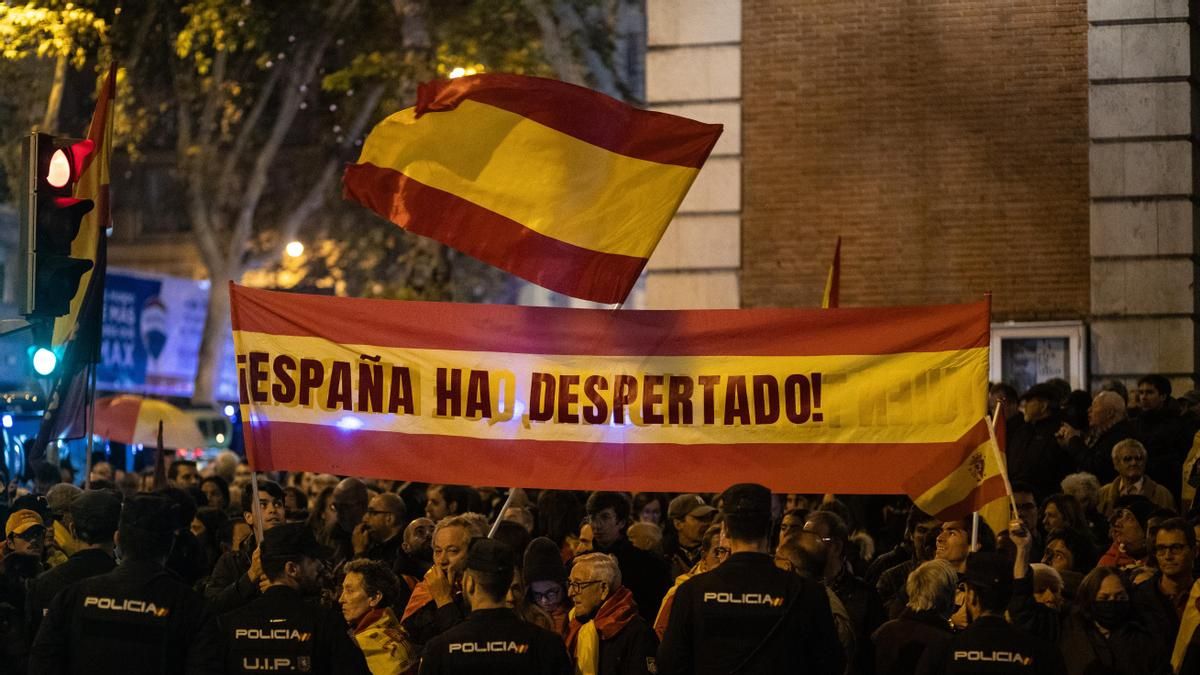 Delegación del Gobierno prohíbe una manifestación convocada por Falange este viernes con final en Ferraz