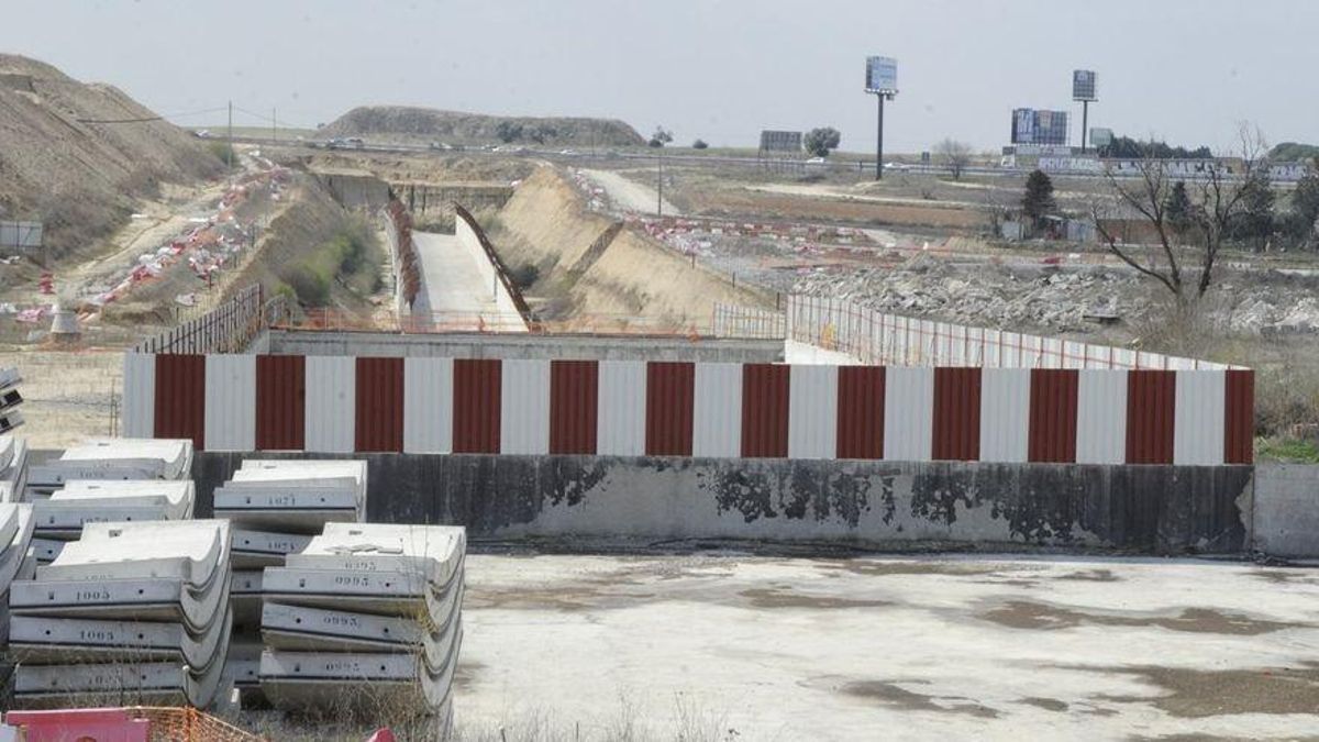 El Gobierno de Ayuso urge ahora al Ministerio a agilizar el tren de Móstoles a Navalcarnero que la Comunidad descartó y llama “moroso” a Óscar Puente