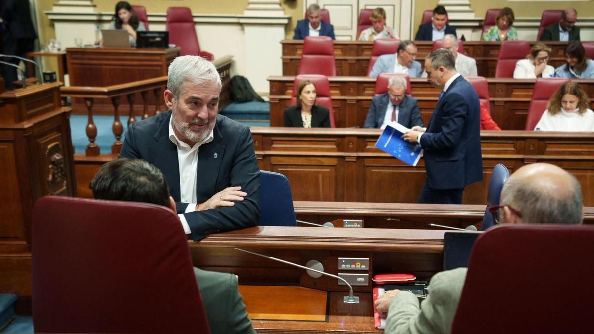 Unanimidad en el Parlamento canario para pedir un refuerzo militar ante los efectos de la migración irregular en las Islas