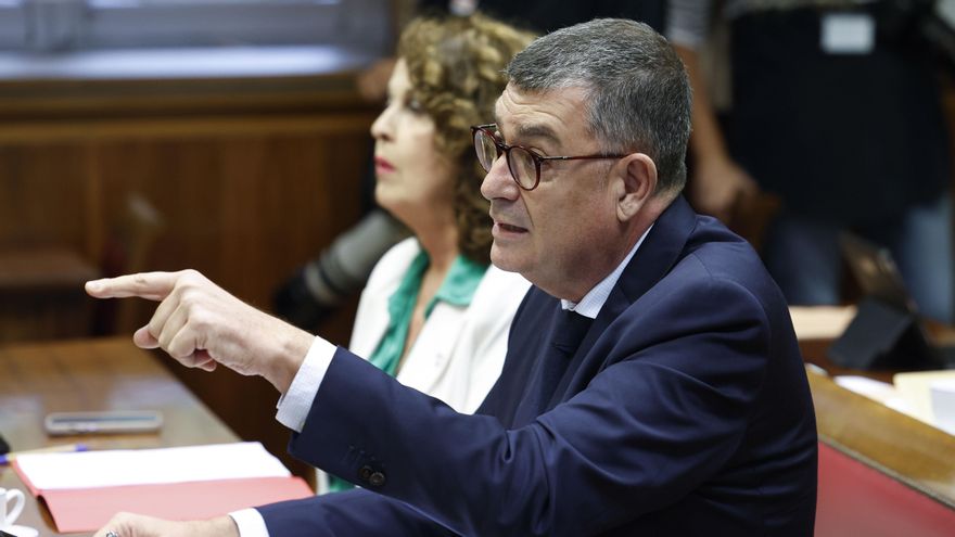 El senador de Compromís Enric Xavier Morera interviene durante la comparecencia del presidente del Gobierno, Pedro Sánchez, este jueves ante la comisión de investigación en el Senado.