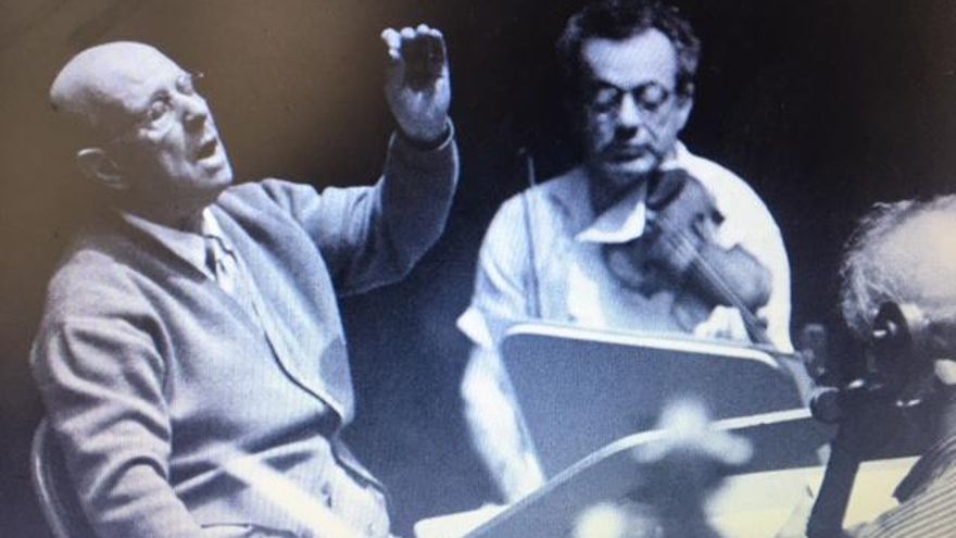 Pablo Casals durante un ensayo.