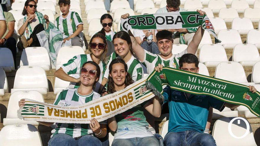 Grada Blanquiverde del Córdoba CF - CD Mirandés