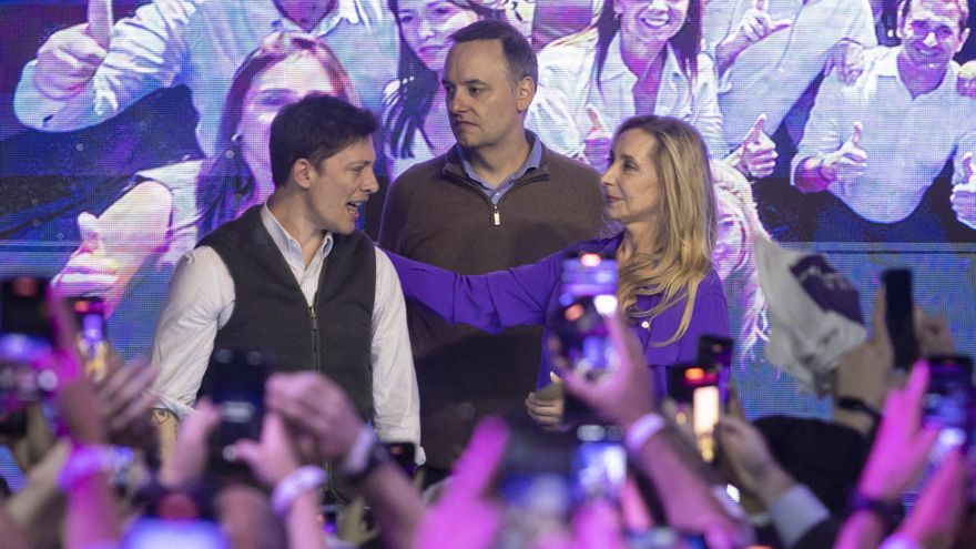 El silencio del Gobierno: la causa ANDIS ya no golpea solo a Karina y alcanza también al entorno de Santiago Caputo