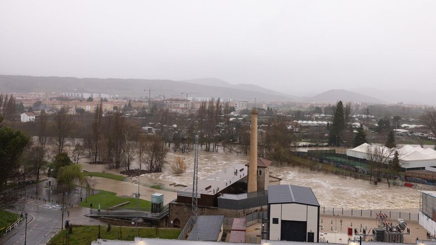 Las intensas lluvias provocan inundaciones y cortes de carreteras en varios puntos de Navarra