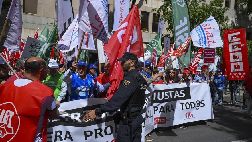 Los sindicatos elevan al Congreso la petición de reprobación del secretario de Hacienda en plena campaña de la renta
