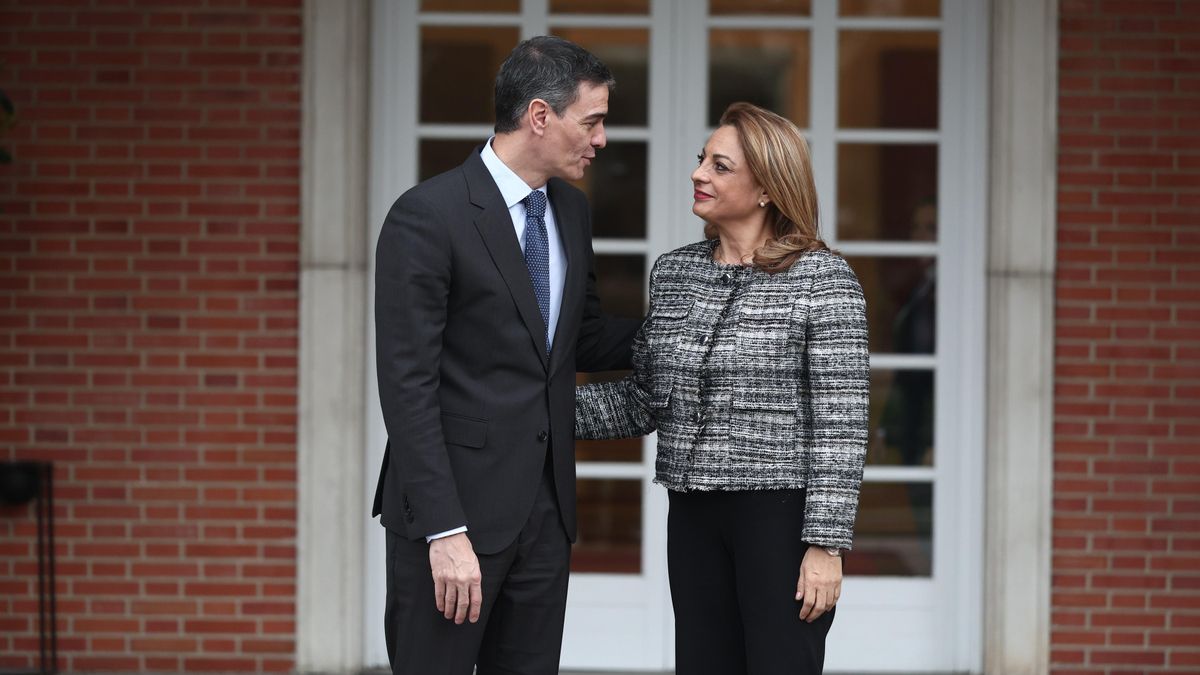El presidente del Gobierno, Pedro Sánchez, recibe a la portavoz de Coalición Canaria en el Congreso, Cristina Valido.