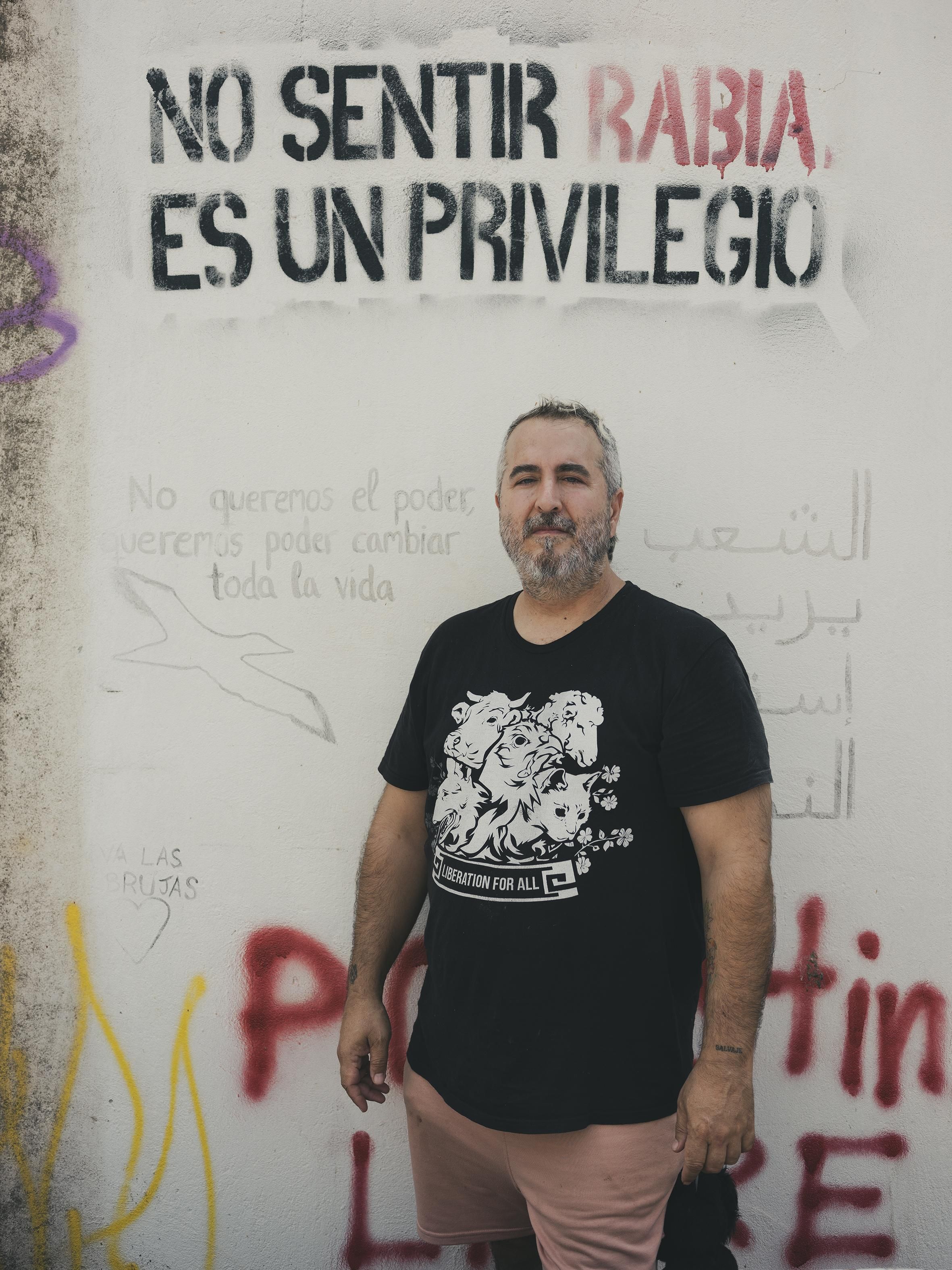 Fernando Sánchez Ocaña, responsable de Fundación Salvando Peludos, en Ceuta.