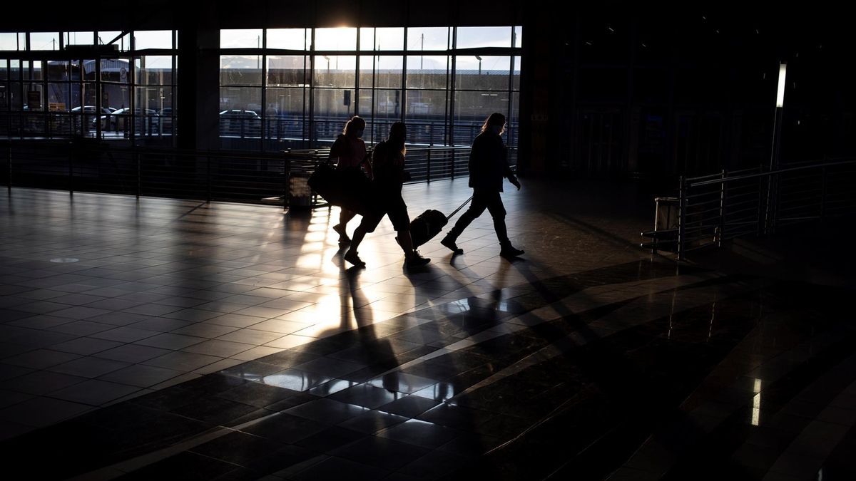 Travelers walk to the check in counters at OR Thambo International Airport as restrictions on international flights from South Africa start to take effect after the announcement by local scientists of the new Omicron variant, Johannesburg, South Africa, 30 November 2021.