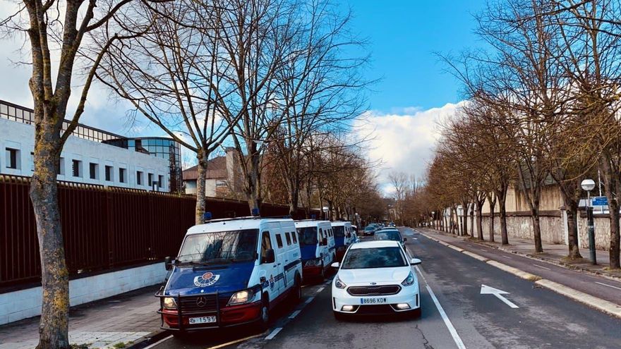 Seguridad "intentará" renovar en 2021 el parque móvil de la Ertzaintza pero asume las dificultades tras varios contratos fallidos