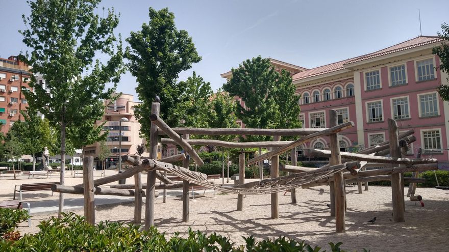 Vista del parque infantil de los Jardines del Arquitecto Ribera