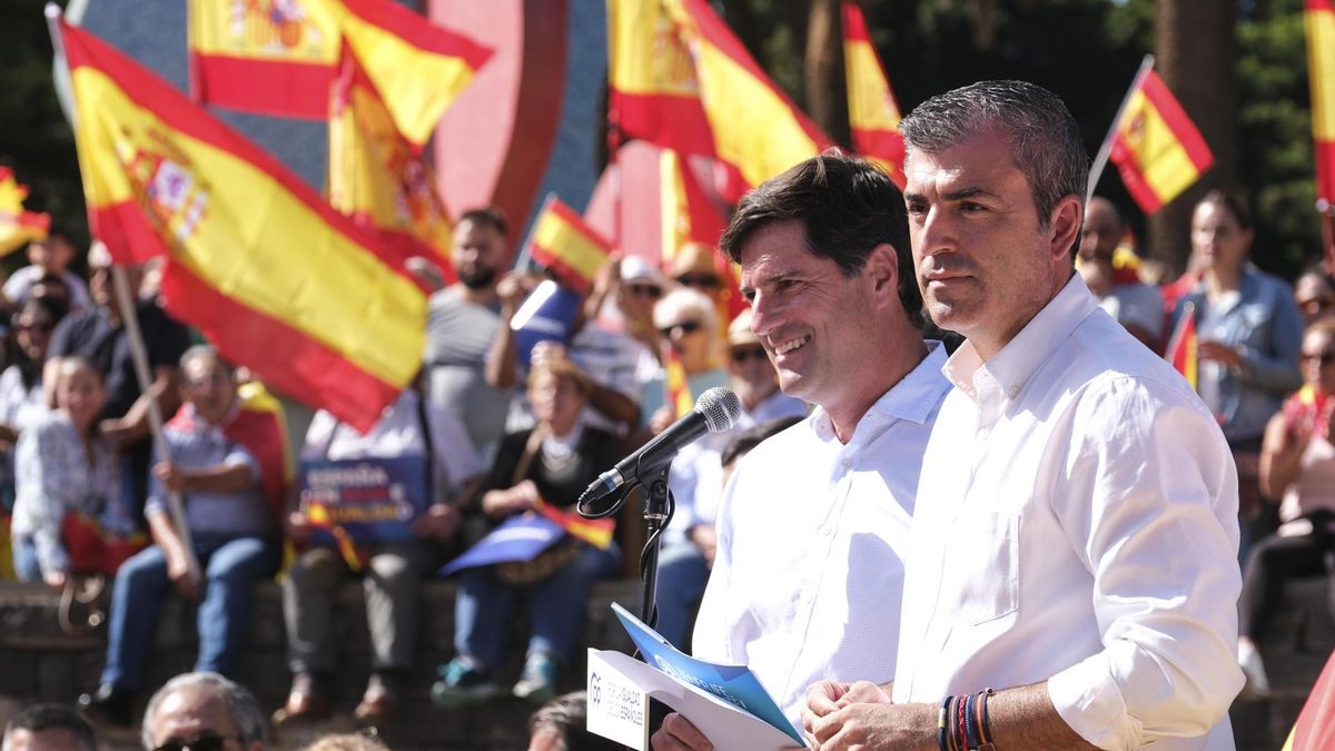 El líder del PP de Canarias, Manuel Domínguez, en la protesta contra la amnistía este domingo en Tenerife.