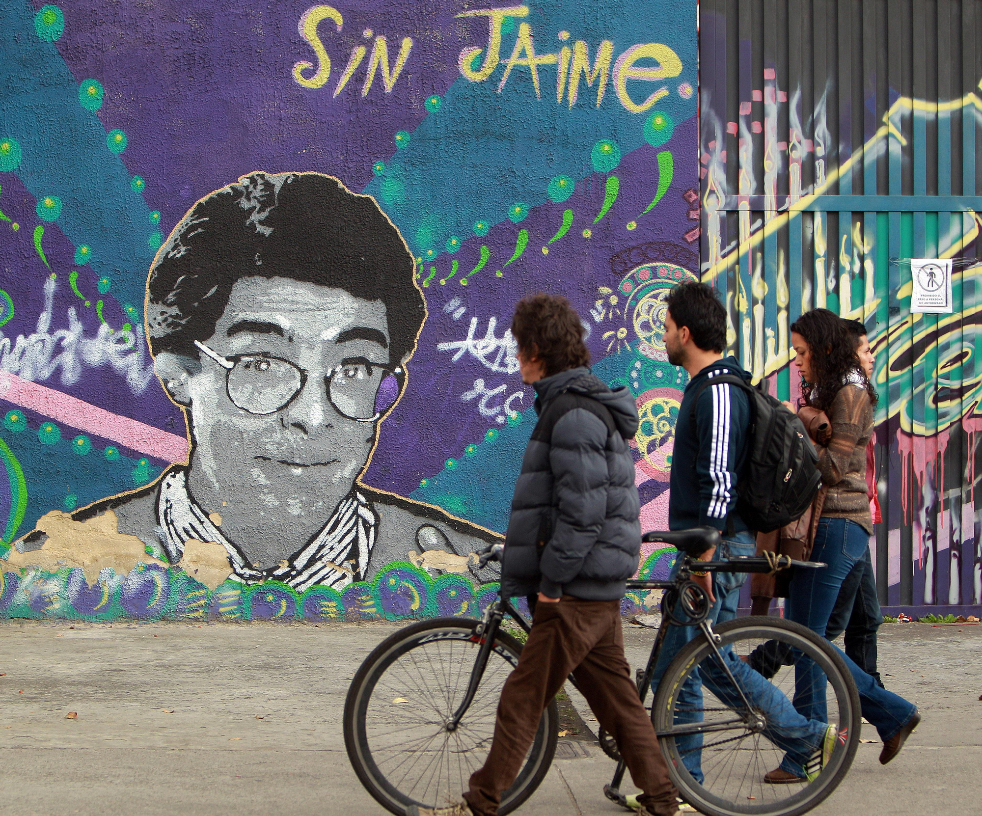 Un mural dedicado a Jaime Garzón en Bogotá, a los 15 años de su asesinato
