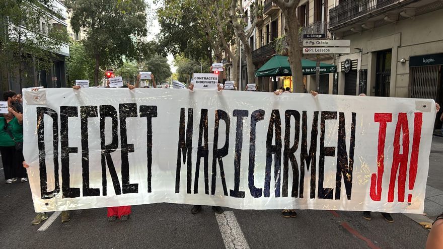 Manifestación por la vivienda en el centro de Barcelona, este lunes.