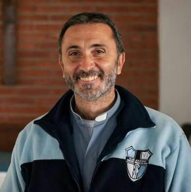 El padre Adrián Bennardis, integrante del equipo de Sacerdotes de barrios populares, desde hace 10 años vive en la parroquia de Villa Soldati.