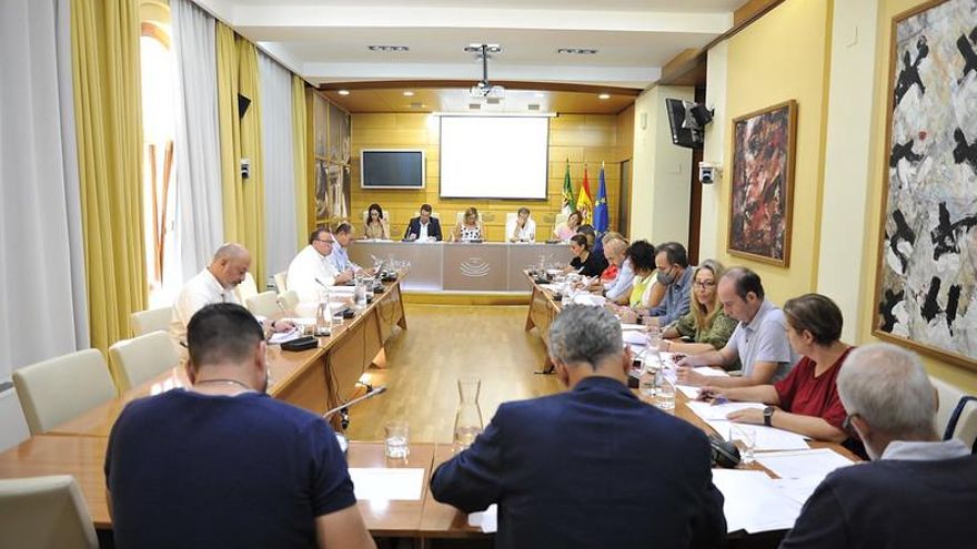 Extremadura arranca un curso político marcado por la incertidumbre económica y las elecciones