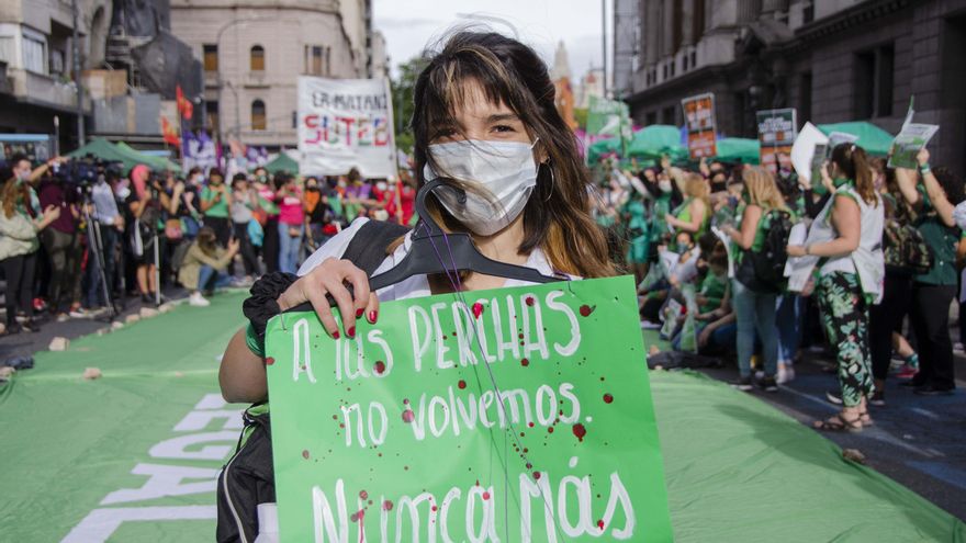 Las diputadas "sororas", el bloque transversal clave para que salga la ley