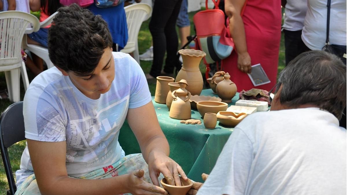 Valencia de Don Juan convierte este fin de semana el Jardín de los Patos en escaparate de la artesanía