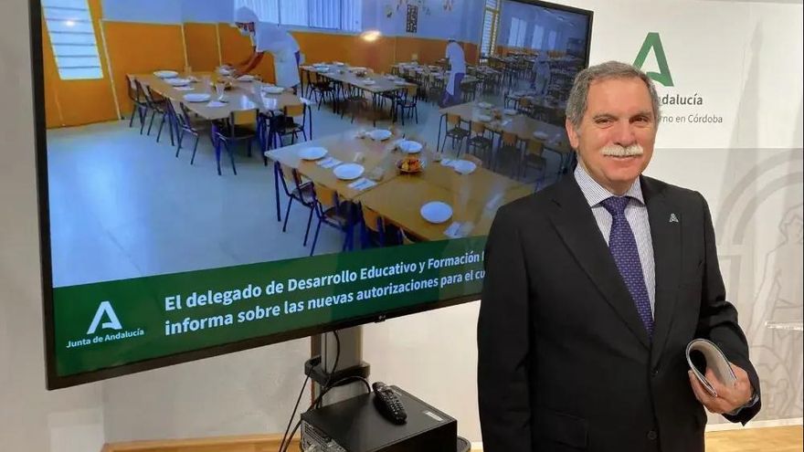 Los vecinos de Las Palmeras critican que sólo hay 40 niños inscritos en el único colegio del barrio