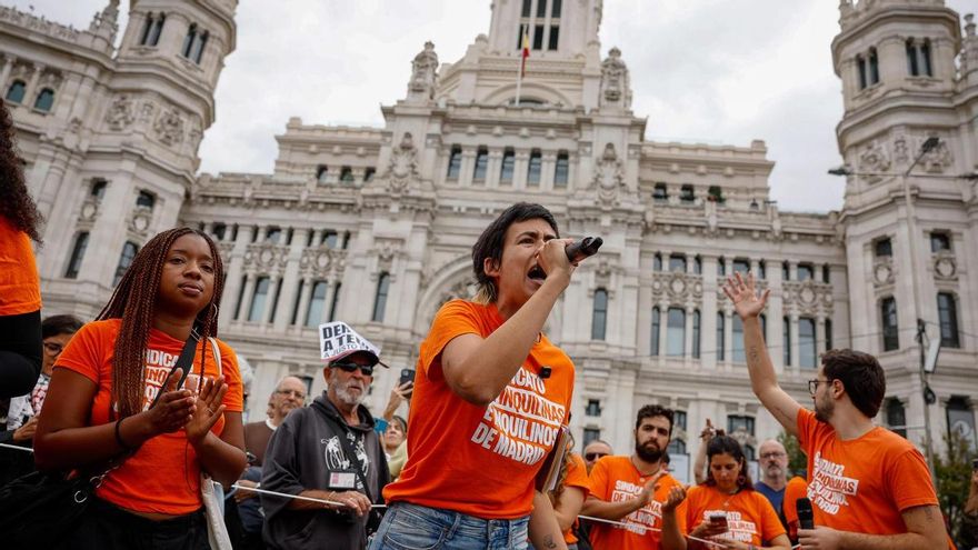 Manifestación convocada por el Sindicato de Inquilinas para denunciar la caída de los decretos de la vivienda y reclamar una rebaja del 50 % en los alquileres, la exigencia de contratos indefinidos y también la expropiación de las viviendas a los fondos buitres, mientras llama a la huelga general, este sábado.