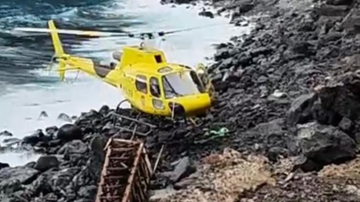 Endesa utiliza un helicóptero en El Hierro para retirar el centro de transformación más inaccesible de Canarias