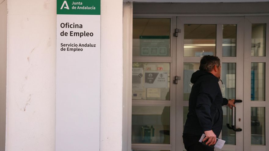 Oficina de empleo en Sevilla, en una imagen de archivo.