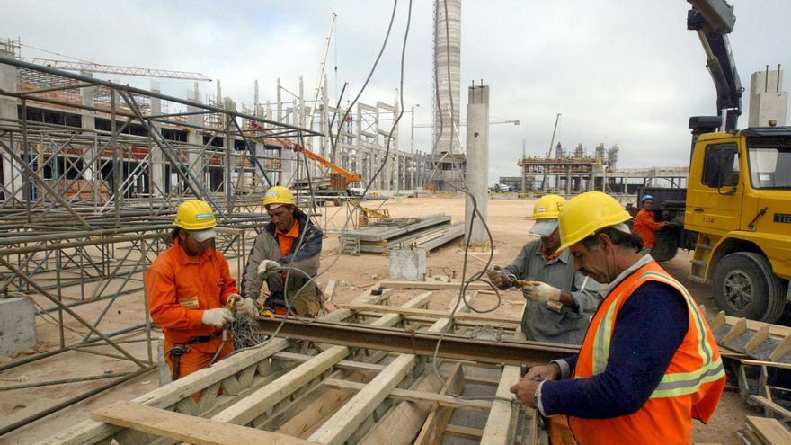La recesión económica sigue sin tocar fondo: caen con fuerza la industria y la construcción