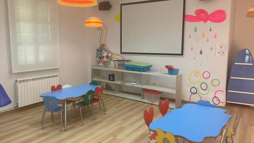 Tras 27 años cerrada Alcalá de Gurrea recupera su escuela para los niños ucranianos refugiados en el pueblo