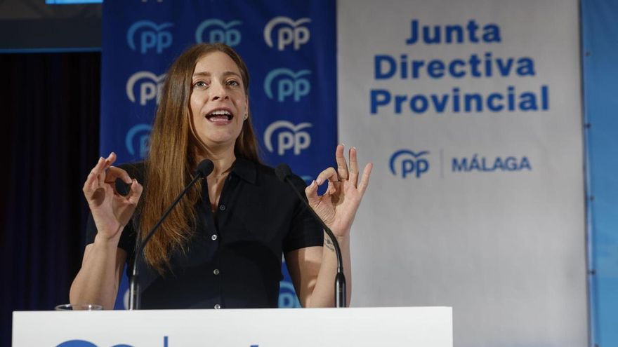 La portavoz del PP en el Congreso, Ester Muñoz, durante la junta directiva provincial del Partido Popular este lunes, en Málaga (Andalucía).