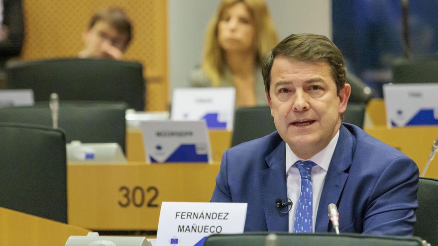 Un alcalde francés exige en Bruselas a Mañueco que “salga del discurso alineado con la extrema derecha” sobre la violencia de género