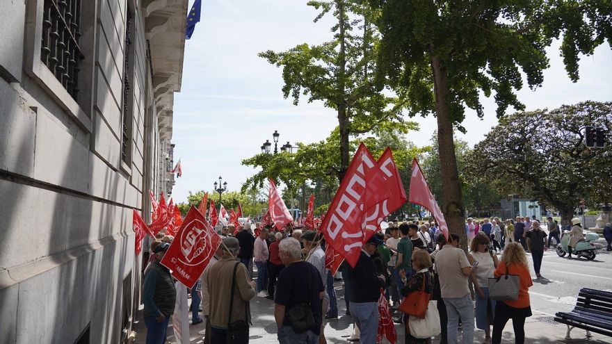 Pensionistas exigen en Santander más recursos públicos para dependencia y sanidad: "No es un negocio"