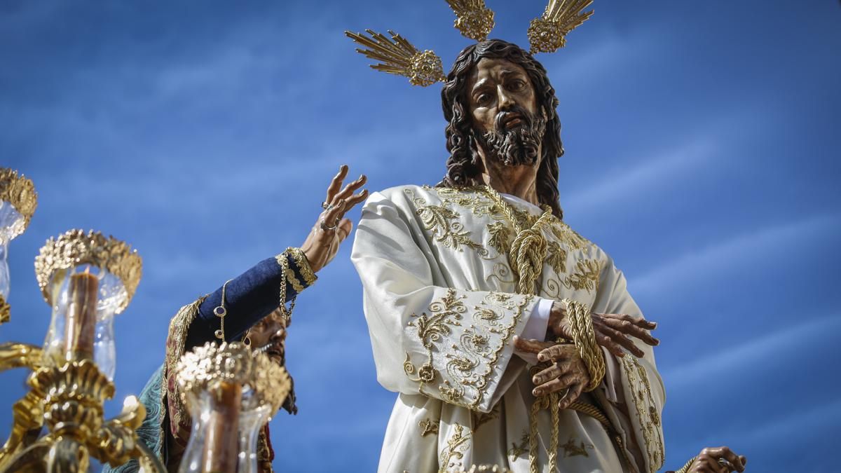 Salida procesional de la Hermandad del Amor, en imágenes