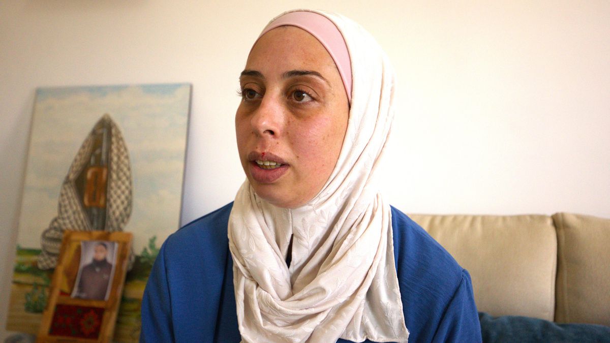 Riham Al Hamamrah durante la entrevista con el Diario.es en la casa familiar.