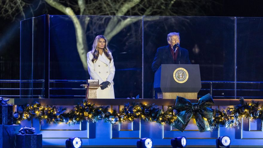 Trump y la primera dama encienden el árbol navideño de la Casa Blanca