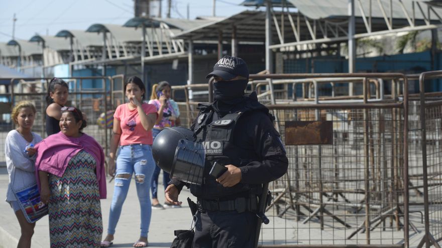 Las autoridades reducen al mínimo las actividades en la cárcel de Guayaquil tras una masacre